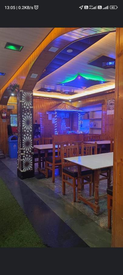Srīnagar New Zum Zum Hotel & Restaurant מראה חיצוני תמונה